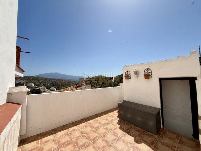 Foto b0862703-5c9a-4c71-81d8-70e6309e7448. Casa aparellada amb piscina a Almáchar