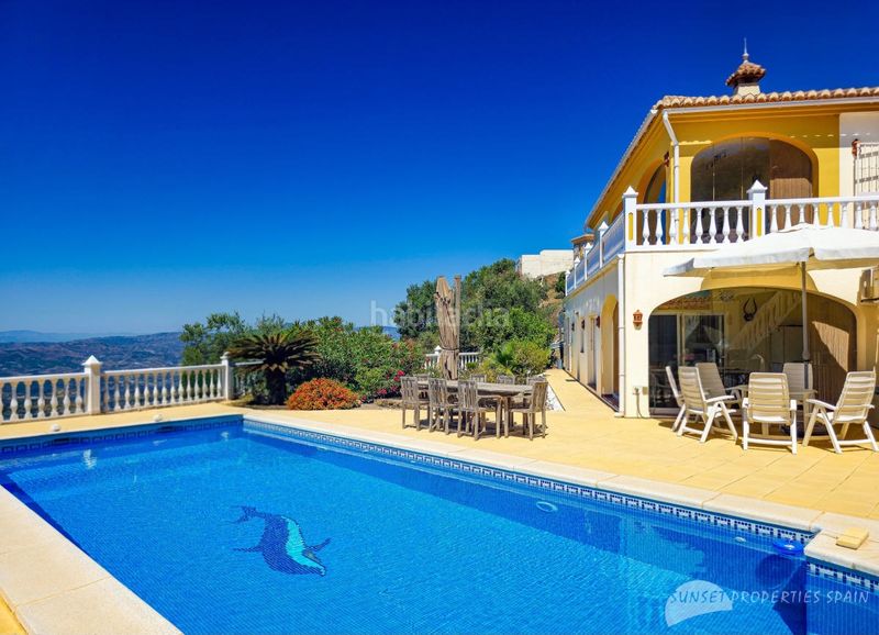 Foto b8028e92-b745-4281-9a92-58a54b0f4cf5. Xalet amb aparcament piscina a Arenas