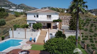 Chalet in Cómpeta. Beautiful, modern, spacious country villa - competa