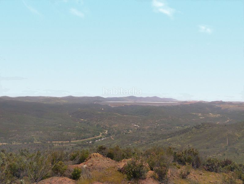Foto df4b36d6-ceec-43f9-962c-068447d1572a. Masia amb xemeneia a Campillo (El)