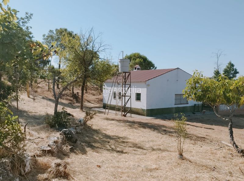 Foto fa90f809-ed85-4651-86d4-554c8860063e. Masia amb xemeneia a Campillo (El)