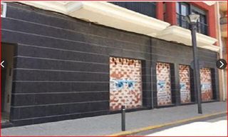 Local Comercial en Alcalà de Xivert. Amplio local comercial con aceso directo de calle