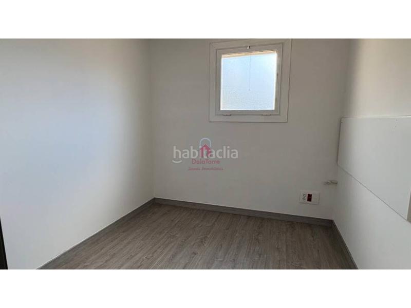 Foto 099be1ea-d2a0-437f-934a-0b9c45ac461c. Alquiler local comercial en transversal 224 local comercial en alquiler en st. pere, carrer transversal en pleno eje comercial del barrio tocando al mercat del trio en Terrassa