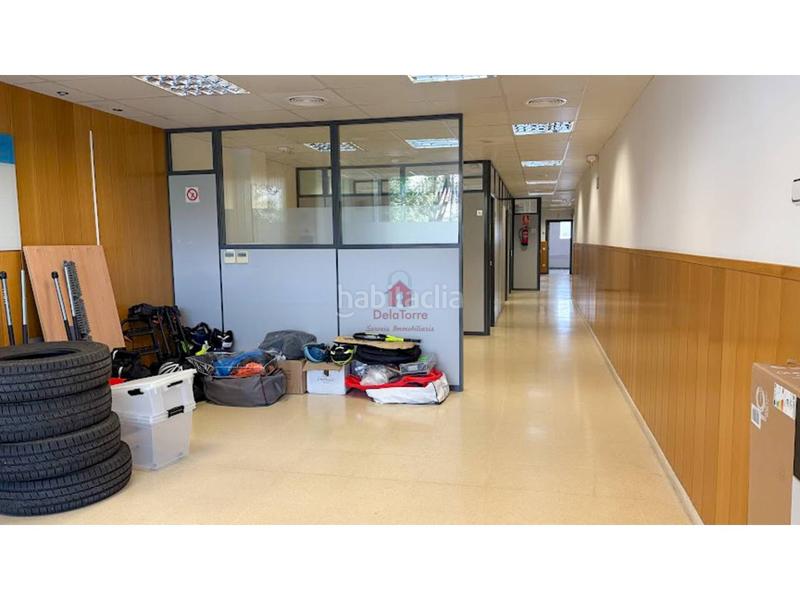 Foto 22f79c53-233d-4613-97db-38ea4e2d61f8. Alquiler local comercial en transversal 224 local comercial en alquiler en st. pere, carrer transversal en pleno eje comercial del barrio tocando al mercat del trio en Terrassa