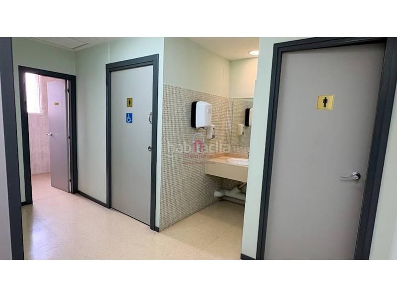 Foto 2de6ef1c-587a-4f41-b698-147a9ed41307. Alquiler local comercial en transversal 224 local comercial en alquiler en st. pere, carrer transversal en pleno eje comercial del barrio tocando al mercat del trio en Terrassa