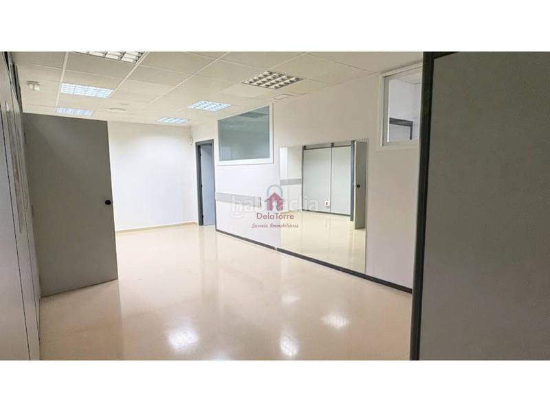 Foto 3a2fb870-a754-4c23-b3db-b604102e73bd. Alquiler local comercial en transversal 224 local comercial en alquiler en st. pere, carrer transversal en pleno eje comercial del barrio tocando al mercat del trio en Terrassa