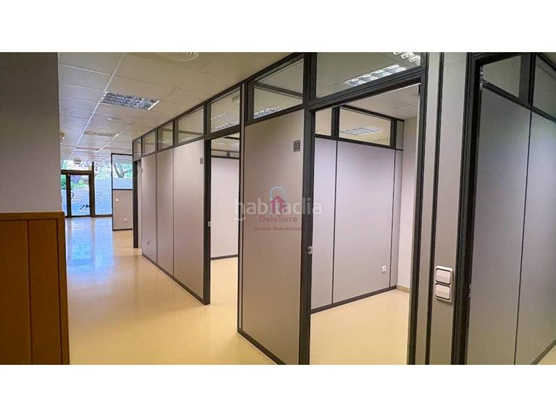 Foto 72bd30fc-17bb-49b0-9f7c-5d0d2af933b5. Alquiler local comercial en transversal 224 local comercial en alquiler en st. pere, carrer transversal en pleno eje comercial del barrio tocando al mercat del trio en Terrassa