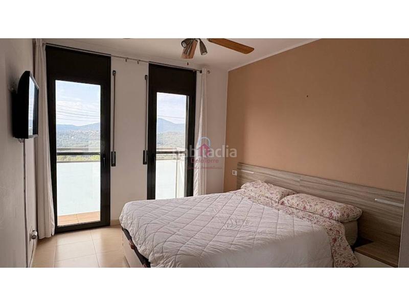 Foto 8442f1d8-7a9c-4ab6-a537-7741bec1daaf. Piso  en venta en el centre del poble d, con salida a dos balcones y vistas espectaculares. en Ullastrell
