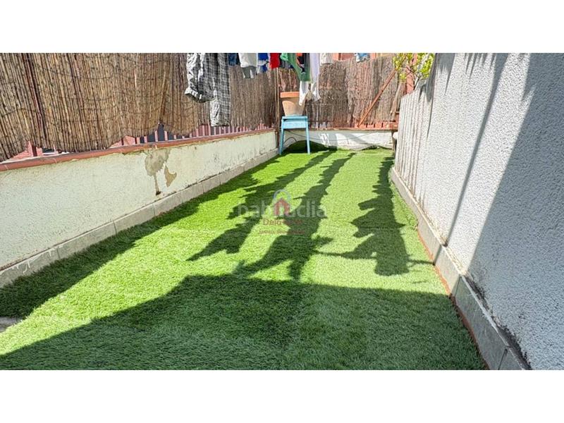 Foto 169858c1-3527-46dd-81e2-9dabf71f6eeb. Casa pareada casa en en venta ca naurell de 210m construidos con salida a patio, dos terrazas y garaje. en Terrassa