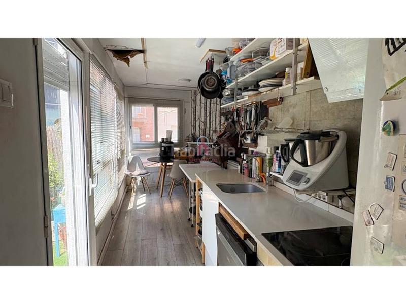Foto 629e8148-4791-48f8-bd0c-1a06c8f62357. Casa pareada casa en en venta ca naurell de 210m construidos con salida a patio, dos terrazas y garaje. en Terrassa