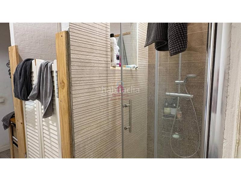 Foto 6c7e9e6b-54fb-4726-aaa1-ae7890a7866e. Casa pareada casa en en venta ca naurell de 210m construidos con salida a patio, dos terrazas y garaje. en Terrassa