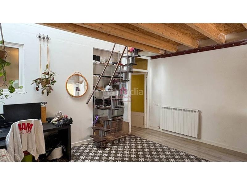 Foto af65a68d-f29d-48ce-82e5-2ac2d5690a15. Casa pareada casa en en venta ca naurell de 210m construidos con salida a patio, dos terrazas y garaje. en Terrassa