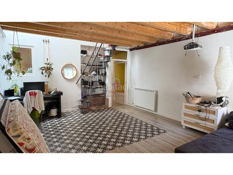 Foto c5a73616-0a59-4e83-bad0-2db52543eea5. Casa pareada casa en en venta ca naurell de 210m construidos con salida a patio, dos terrazas y garaje. en Terrassa