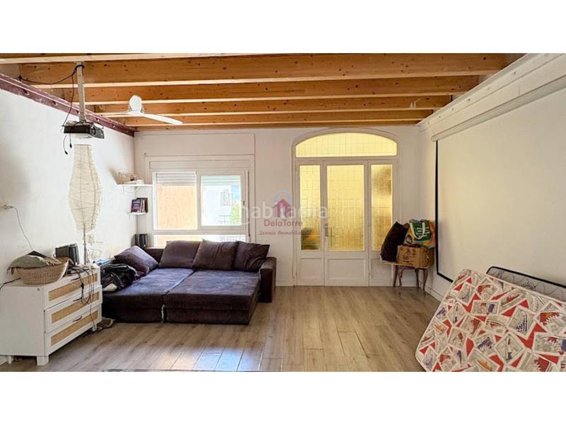 Foto f4f8c1a4-3cbc-4ca3-aeea-706ec0e1efa9. Casa pareada casa en en venta ca naurell de 210m construidos con salida a patio, dos terrazas y garaje. en Terrassa