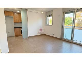 Appartement  Aneto. Piso seminuevo totalmente exterior con salida a dos balcones tip