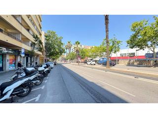 Lloguer Local Comercial a Zona Esportiva. Gran local comercial de 450m construidos en alquiler en la misma