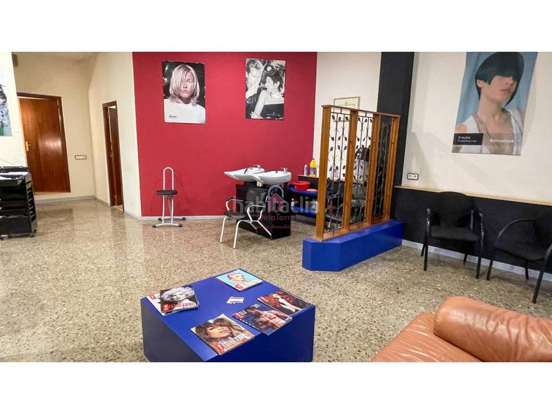 Foto 7d0091a0-dcf6-4d04-8848-6e1807fabd88. Alquiler local comercial peluquería en alquiler en sant pere en Terrassa