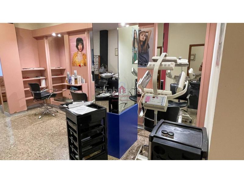 Foto a5c43348-e40c-4d70-b899-2d9c69a74972. Alquiler local comercial peluquería en alquiler en sant pere en Terrassa