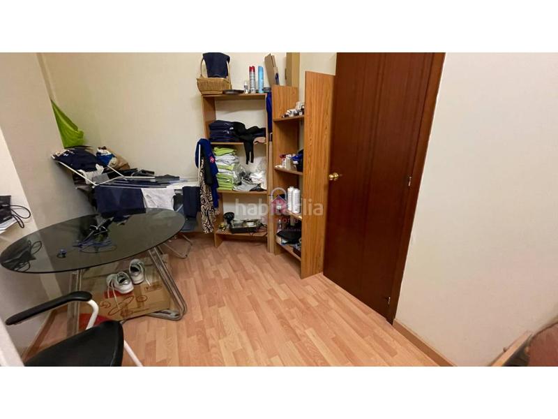 Foto a8926f83-77fa-4e5e-8a4e-b61f9cf3f3c2. Alquiler local comercial peluquería en alquiler en sant pere en Terrassa