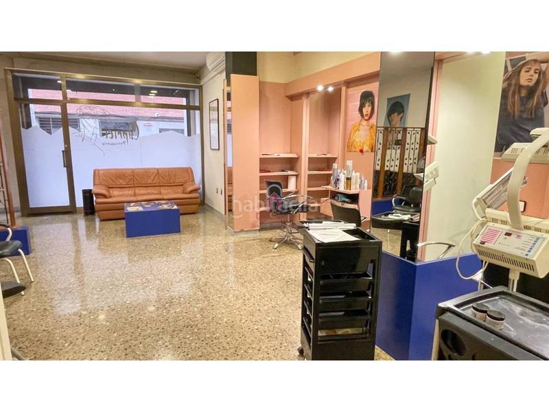 Foto c8608b71-4026-4f68-ad06-10987bf69ba1. Alquiler local comercial peluquería en alquiler en sant pere en Terrassa
