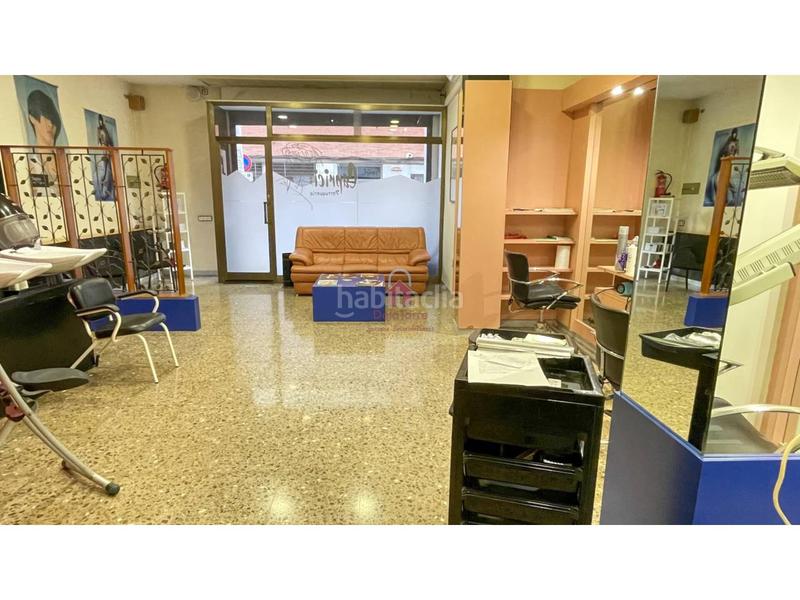 Foto ebf9fada-4050-45e7-ad5f-f6f9251d28ee. Alquiler local comercial peluquería en alquiler en sant pere en Terrassa