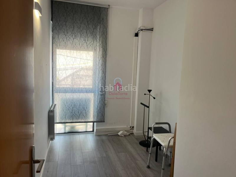 Foto 9e7c4cb8-ee7f-4be2-810b-ef22c891f12e. Piso  seminuevo en venta con parking y trastero, tocando avda. jaume i en Terrassa