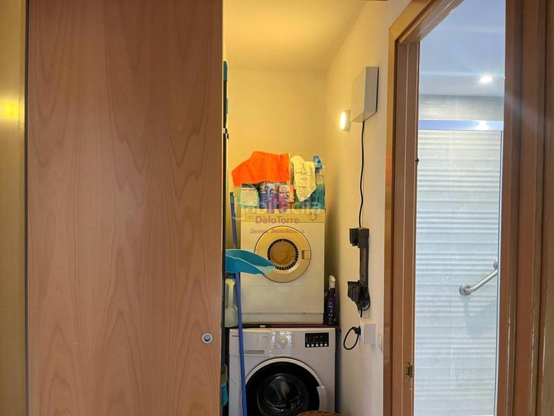 Foto eecd39d8-85df-46c7-bd09-65a5a24e11d2. Piso  seminuevo en venta con parking y trastero, tocando avda. jaume i en Terrassa