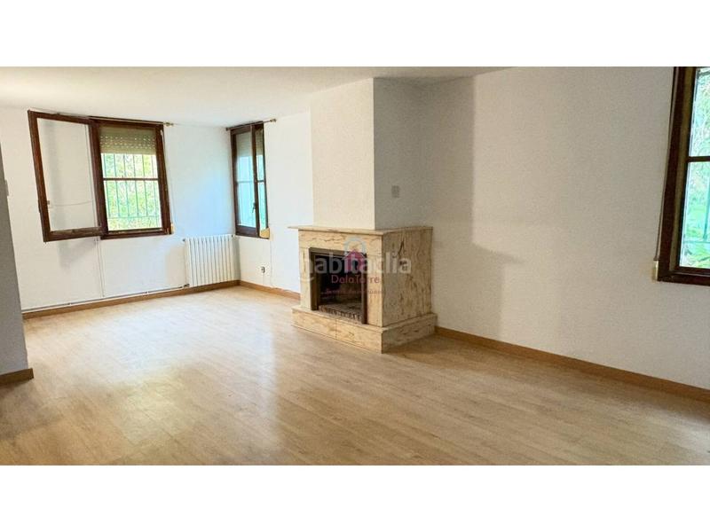 Foto 07983d38-1ab6-4e46-913b-48a9550d6ac0. Casa  de 200m construidos en venta a 4 vientos en la urbanización font de lespardenya, en Terrassa