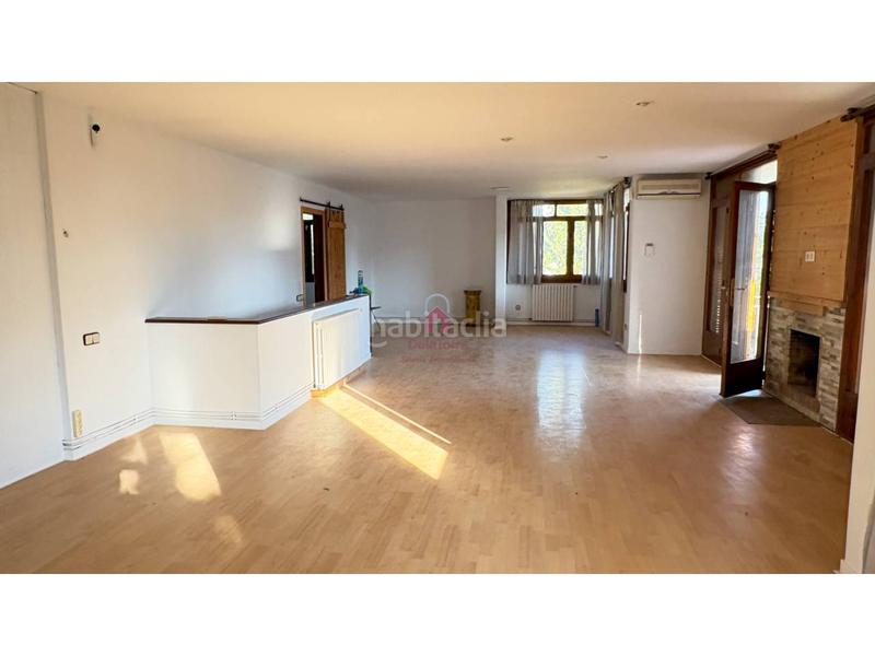Foto 0957cb7d-efae-4bf7-a4b5-3a0d2517cc01. Casa  de 200m construidos en venta a 4 vientos en la urbanización font de lespardenya, en Terrassa