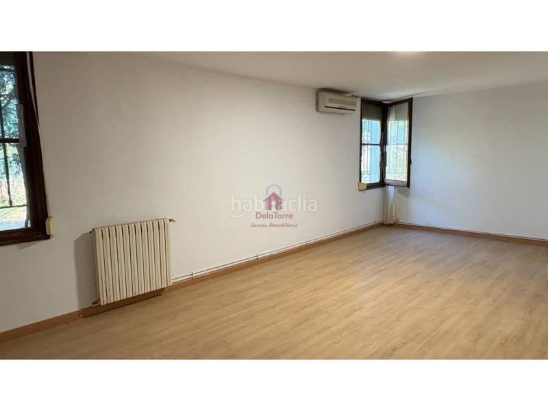 Foto 0e65f579-9efd-4af9-97a9-e2e362fdd2b6. Casa  de 200m construidos en venta a 4 vientos en la urbanización font de lespardenya, en Terrassa