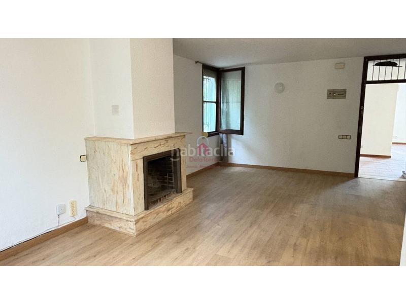 Foto 5ed16654-b3d4-4569-a1cc-4a81003dd1cd. Casa  de 200m construidos en venta a 4 vientos en la urbanización font de lespardenya, en Terrassa