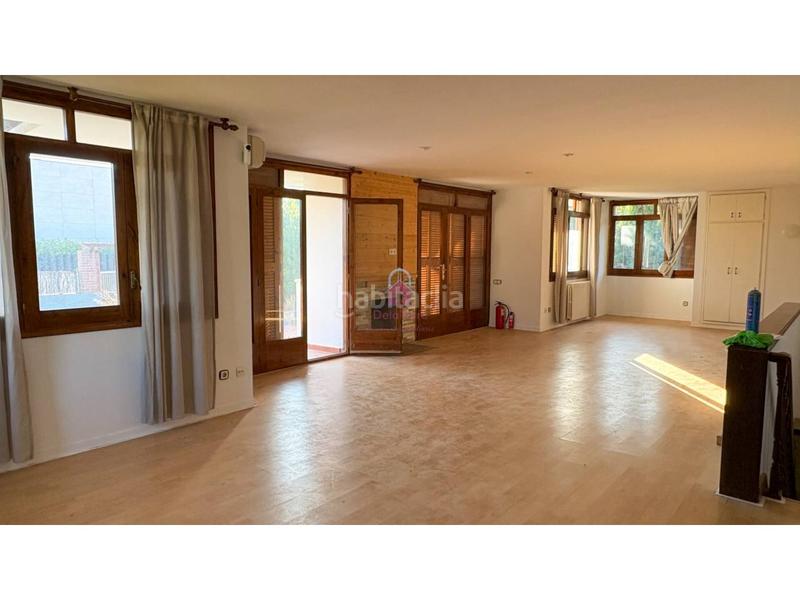 Foto f556a633-9c93-46b1-83ba-c6b8c2ac89a3. Casa  de 200m construidos en venta a 4 vientos en la urbanización font de lespardenya, en Terrassa