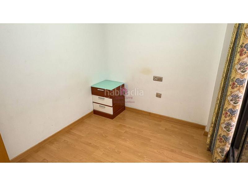 Foto 0d19b33d-105e-455f-bdfa-fc563b48d72a. Piso  con patio interior y balcón mirador en venta seminuevo del año 2005 en Sant Pere Nord. en Terrassa
