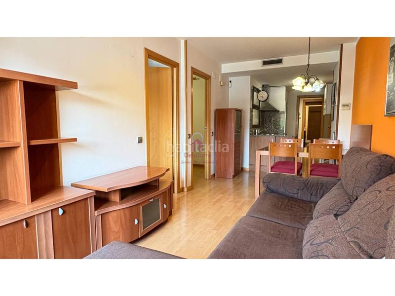 Foto b0eaf7ff-e9b5-4a9b-8085-3923e53ce772. Piso  con patio interior y balcón mirador en venta seminuevo del año 2005 en Sant Pere Nord. en Terrassa