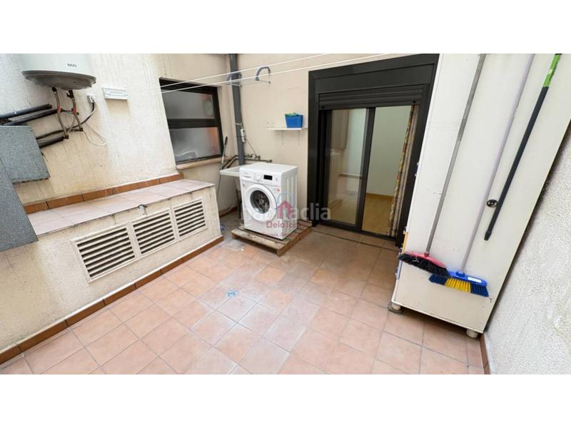 Foto bf56b30a-8676-4dc5-8887-499030bc067d. Piso  con patio interior y balcón mirador en venta seminuevo del año 2005 en Sant Pere Nord. en Terrassa