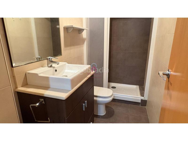 Foto e5acffd1-30c2-485e-aaca-6c9ee8aac96e. Piso  con patio interior y balcón mirador en venta seminuevo del año 2005 en Sant Pere Nord. en Terrassa