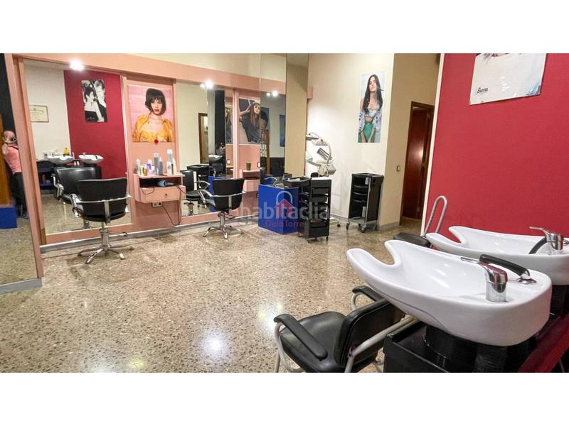Foto 3f2fad7a-152d-4c19-84b5-dd675633bdc5. Local comercial peluquería en venta en sant pere en Terrassa