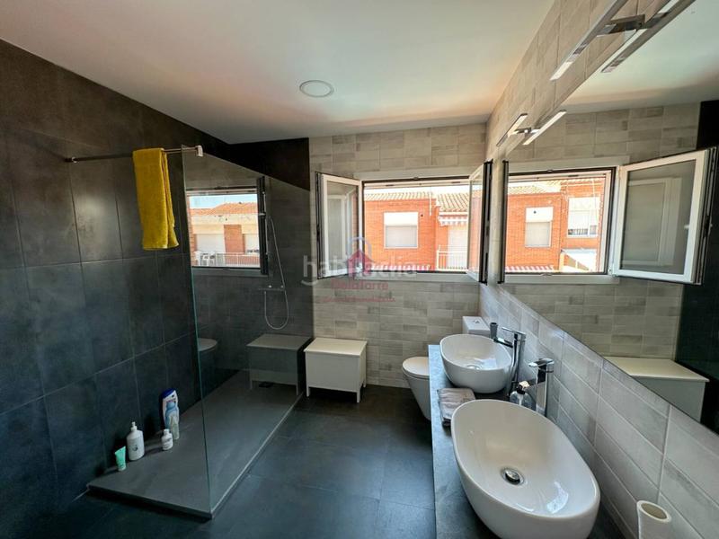 Foto 8ee5c6dd-6662-4b92-8f3d-be8e1f8d6b3e. House with heating parking in La plana Esparreguera