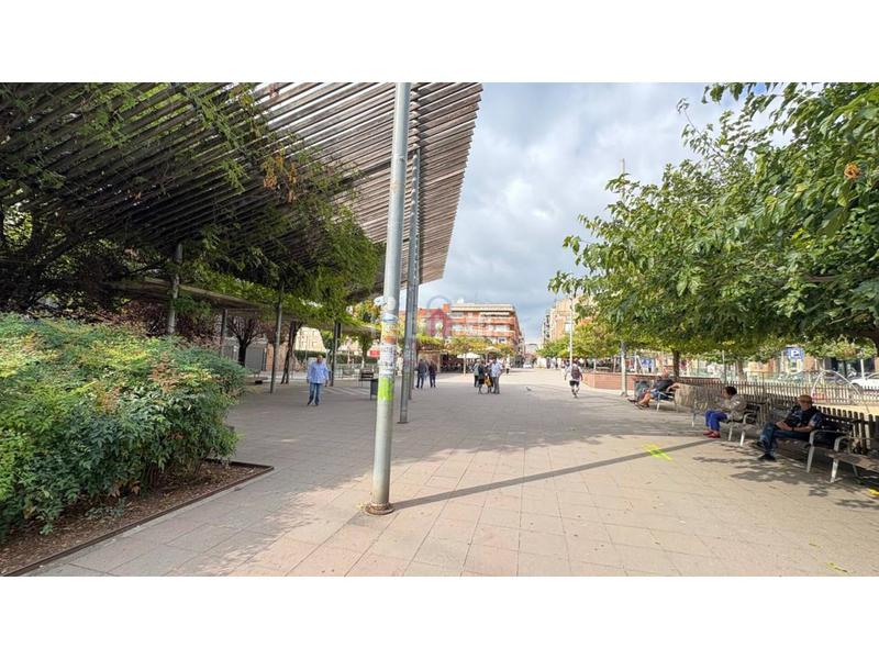 Foto dea298e9-ea5d-404b-a30d-57c3afdf79a2. Casa aparellada amb calefacció aparcament a Ca n'Aurell Terrassa