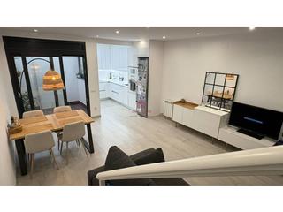 Casa aparellada  Adra. Casa en venta con reforma integral del año 2021, con dos terraza