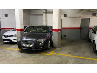 Parking coche  Calle sant leopold. Plaza de parquing y trastero en venta en el centre de terrassa,