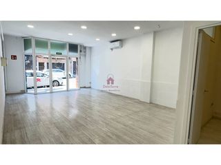 Local Comercial a San Pere. Local comercial en carrer ample, tocando a mercat del trionf, en