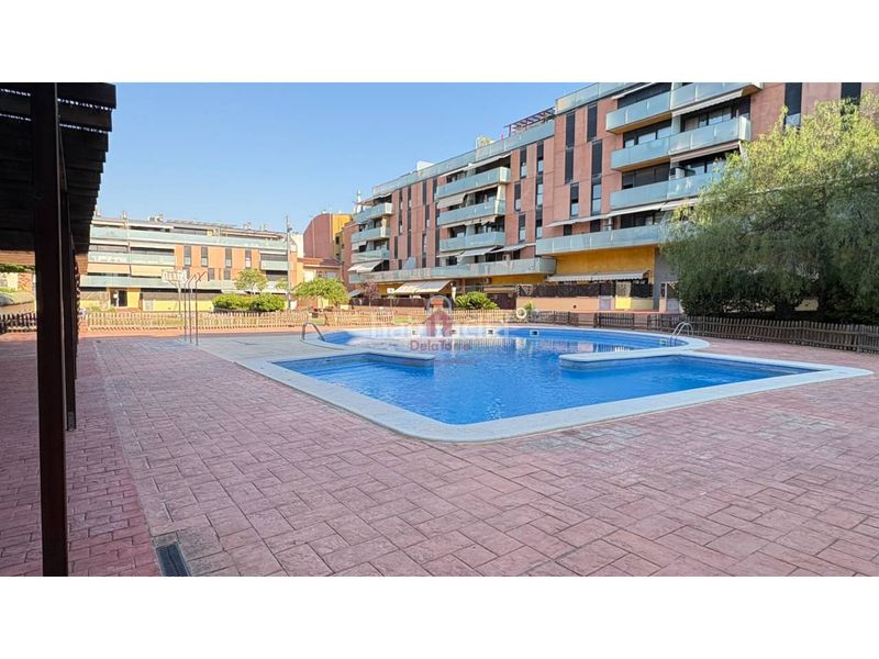 Foto b4b7f5cd-0299-48da-8237-901e43989ecc. Pis amb calefacció aparcament piscina a Zona Esportiva Terrassa