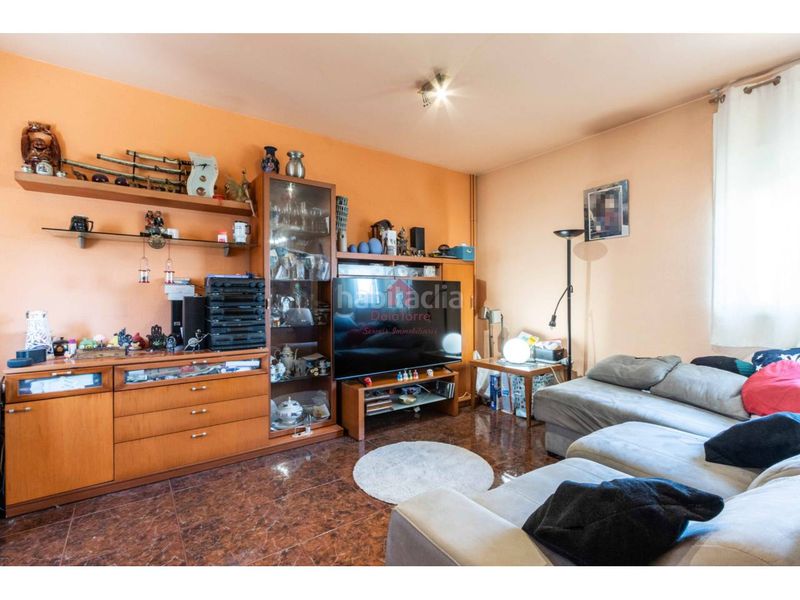 Foto 7215f4b9-7895-43a1-acc7-416f7c0a67a4. Casa adossada amb calefacció aparcament a Roc Blanc Terrassa
