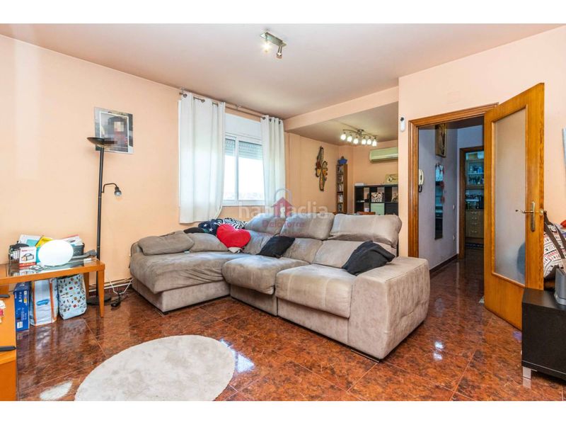 Foto a547ee93-b7a3-435f-962c-0f6de87f12c7. Casa adossada amb calefacció aparcament a Roc Blanc Terrassa