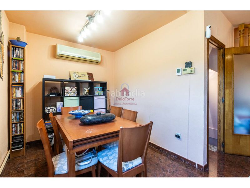 Foto ef3d82a2-3832-46a8-9755-99dd8336359d. Casa adossada amb calefacció aparcament a Roc Blanc Terrassa