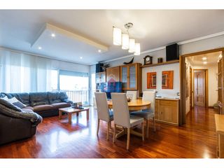 Pis  Calle emili badiella. Piso 4 habitaciones con balcón en venta en sant pere terrassa