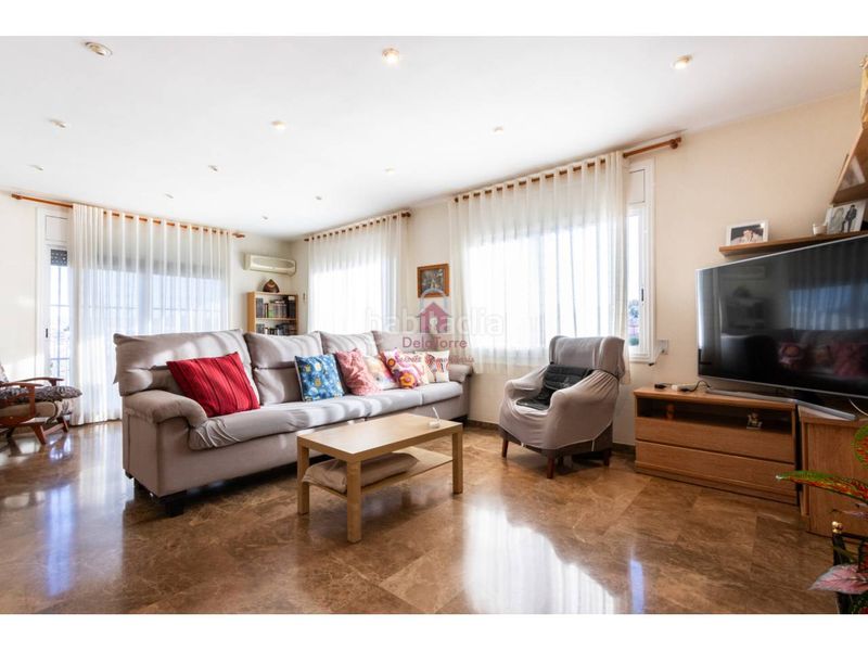 Foto f6c44356-2bd1-4a74-92a6-3e6e46d1c397. Casa amb calefacció piscina a Can Parellada Terrassa