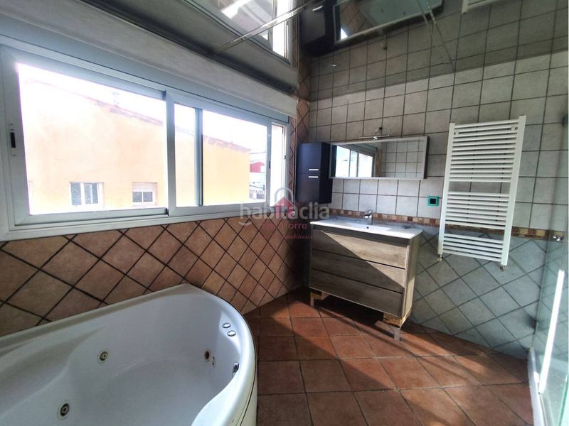Foto df3617f2-a485-4e0e-ba0a-41d3f862edba. Duplex with heating parking in Sant Pere Nord Terrassa