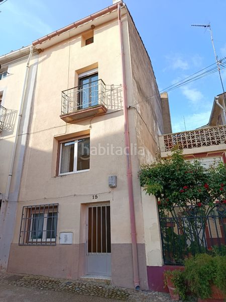 Foto 317b1d8a-2856-4f09-b665-42f49b02fb76. Casa adossada amb xemeneia a Tudelilla